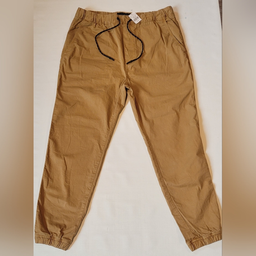 NWT | American Eagle | Next Level Flex |Khaki | M | Med